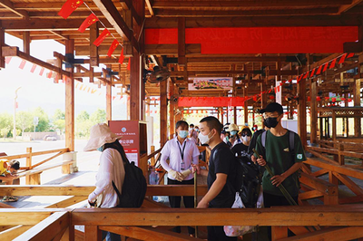 國慶假期萍鄉(xiāng)武功山景區(qū)游客人潮涌動 秩序井然