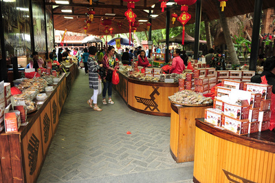 繼續(xù)前往椰田古寨,是一個景觀、管理、游覽、情景互動各方面感覺都比較好的人造人文景觀旅游區(qū)